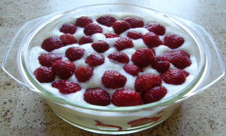 Erdbeer-Trifle mit Grießschaum