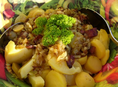 Kartoffelsalat mit Speck und Zwiebeln